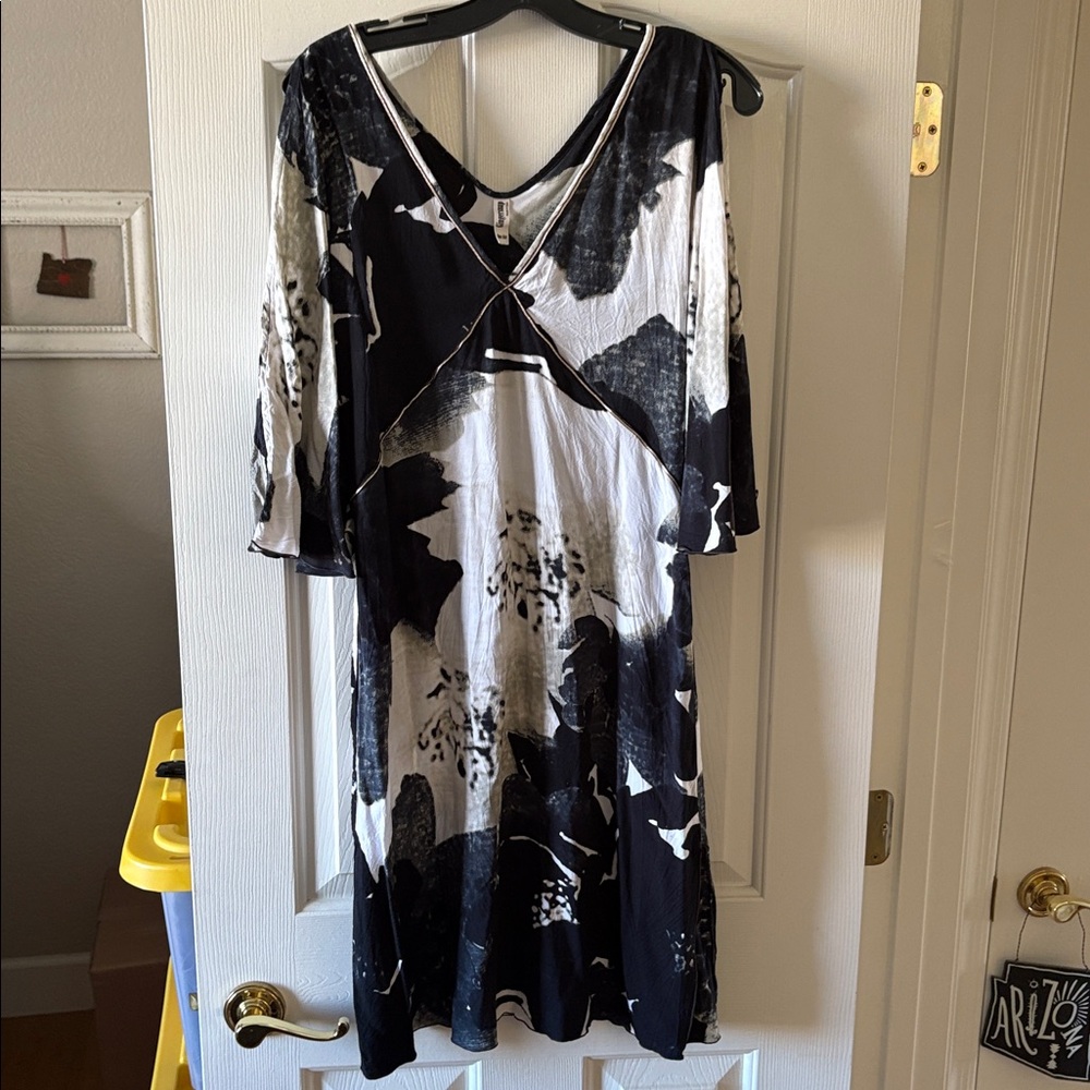 Gingersnap Bai EUC Cold Shoulder Cover Up One Size